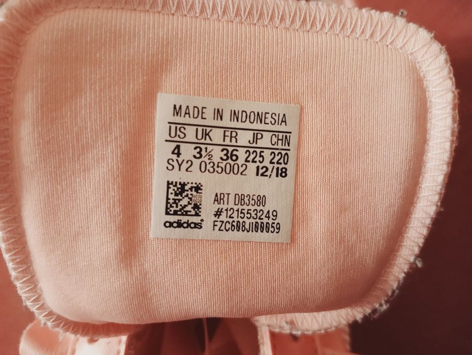 Buty Adidas kolor łososiowy sznurówki tasiemka