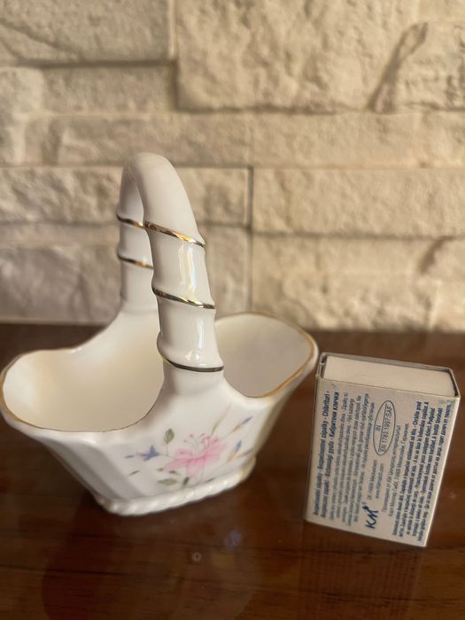 Sprzedam ładny koszyk do dekoracji domu.