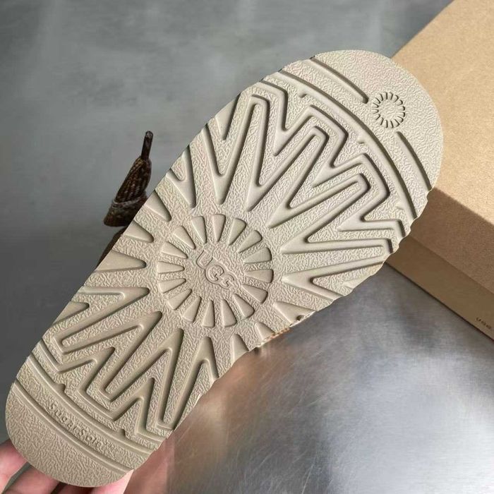 UGG Lowmel Sand r.39