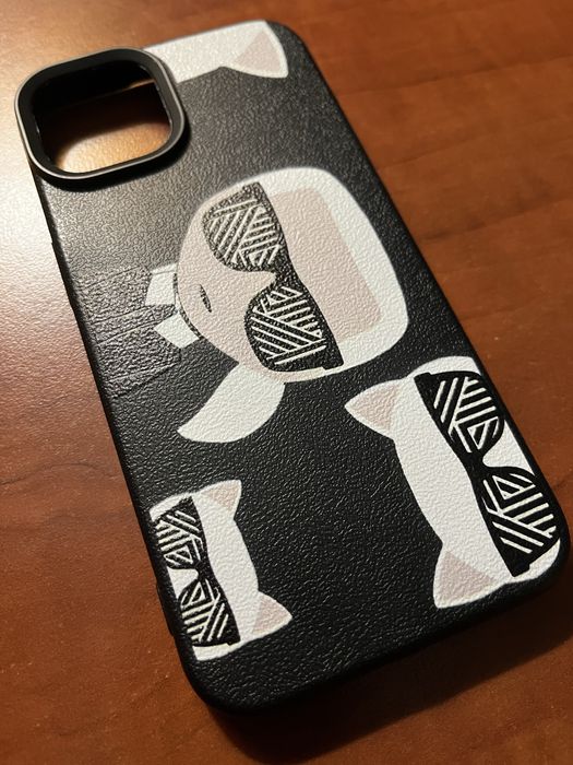 Nowe etui sillikonowe do iPhone 13 Karl Lagerfeld