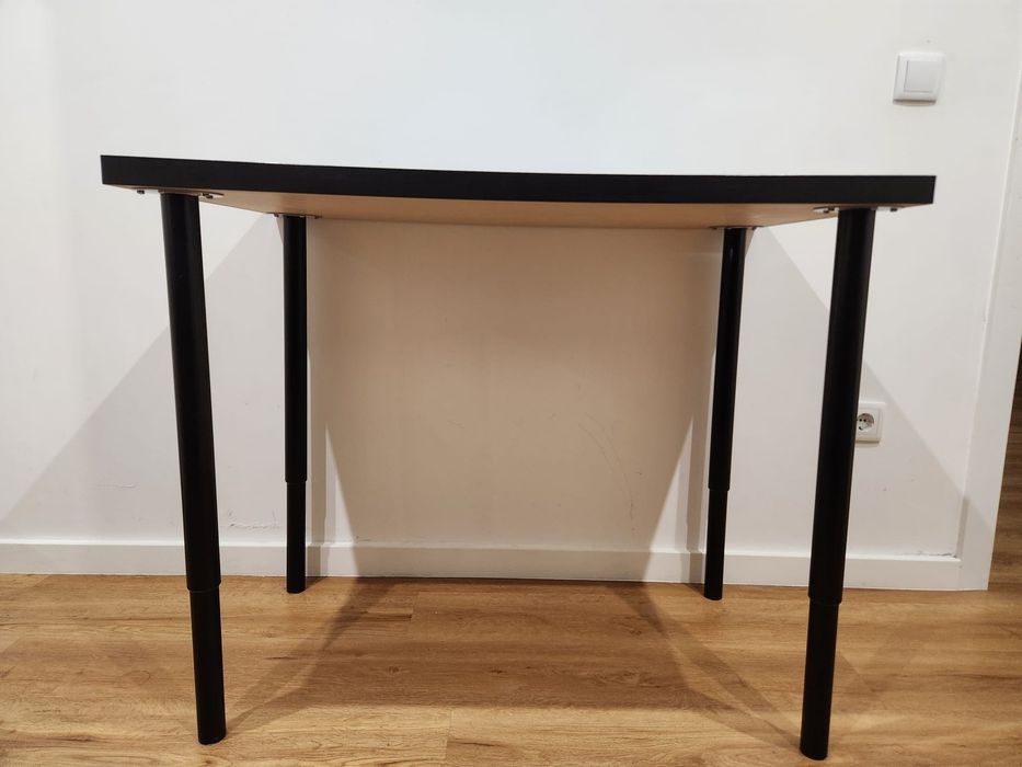 Secretária IKEA com pernas ajustáveis