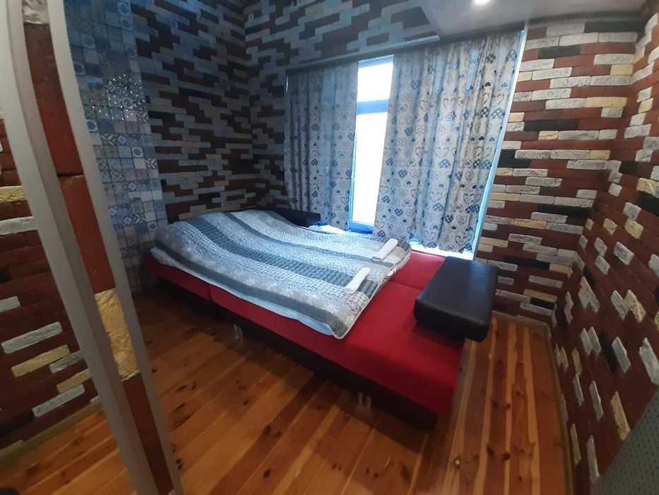 с.Бондарня. Дом 230 кв. Расположен 70 км. от Киева. Генератор.