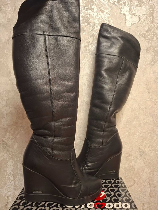 Продам жіноче зимове взуття