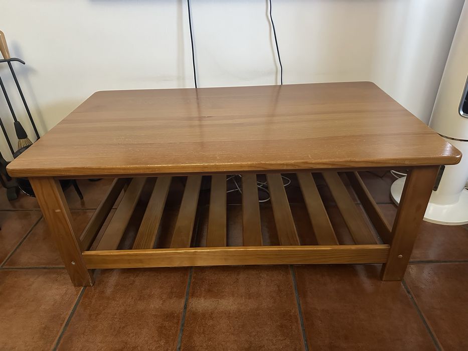 Mesa em madeira de Cerejeira