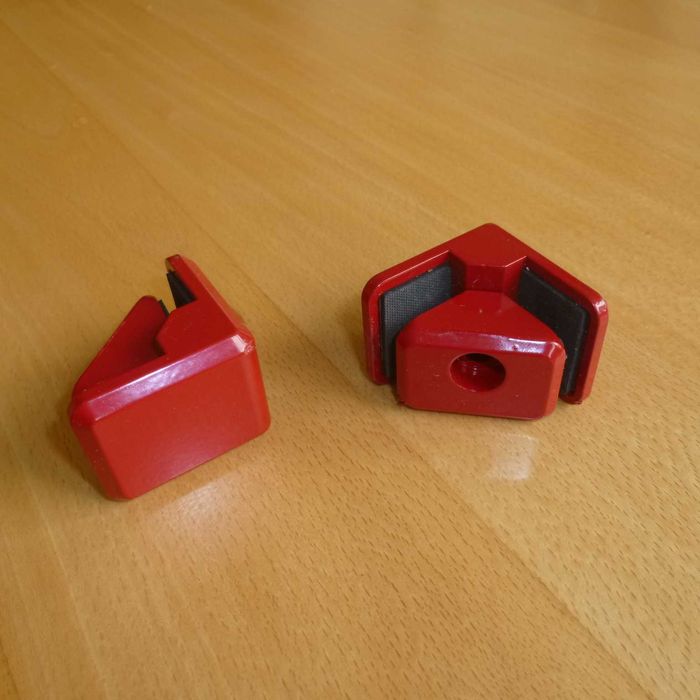 8 Braçadeiras / conectores angular para paredes de vidro 5 mm, em metal com revestimento em pó RAL 3003.