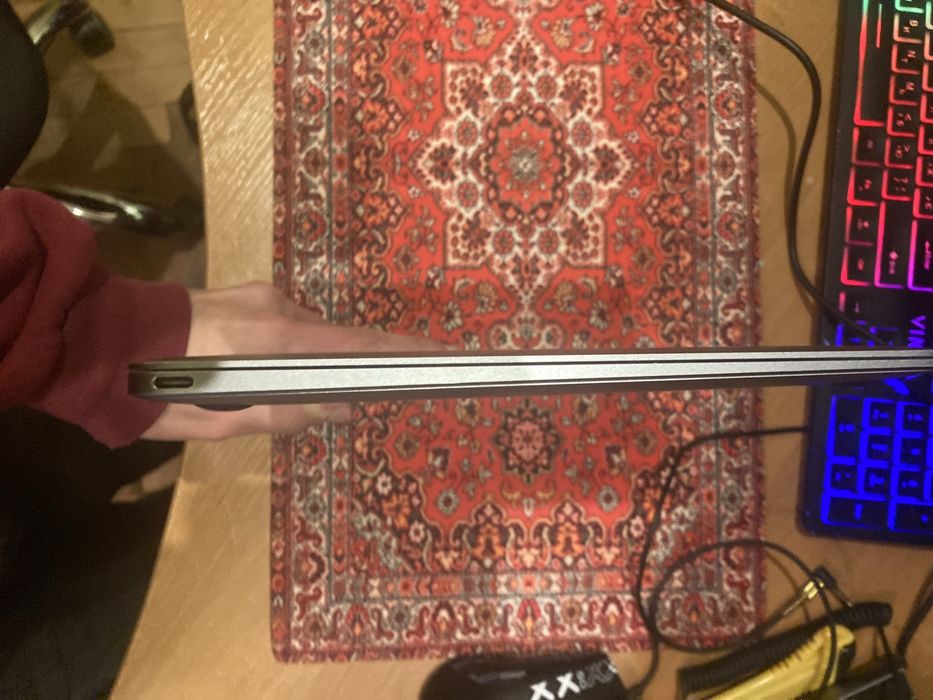 macbook 2016 8/256gb 12”