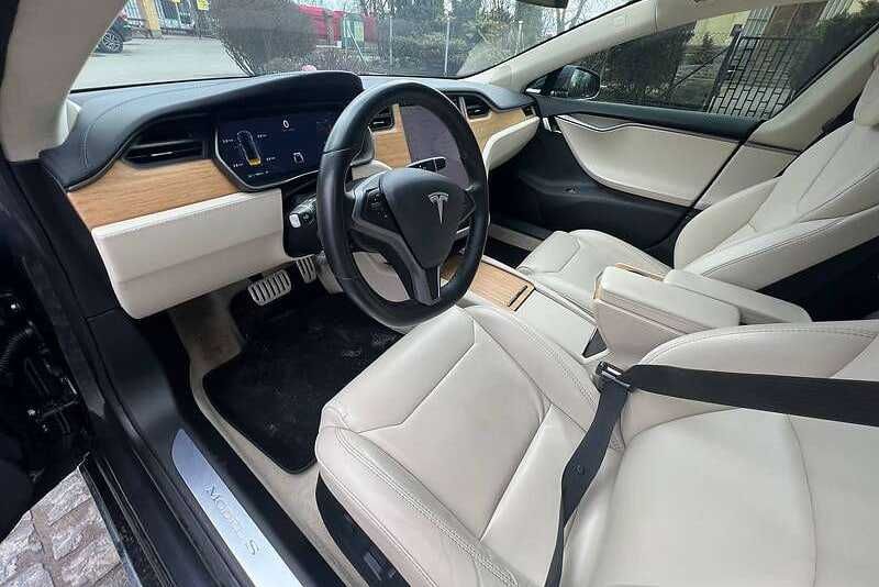 Tesla Model S 2018