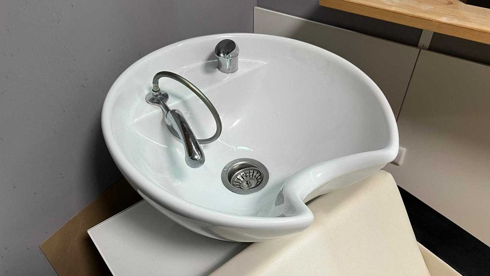 Mobiliário de cabeleireiro e estética em EXCELENTE ESTADO