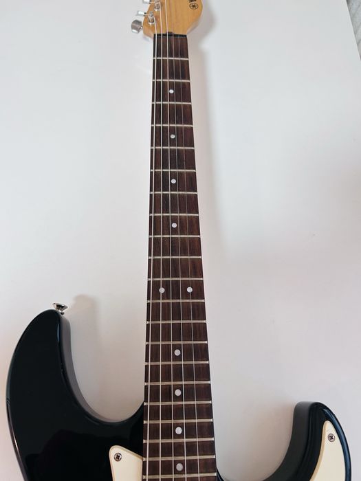 Електрогітара Yamaha EG 112