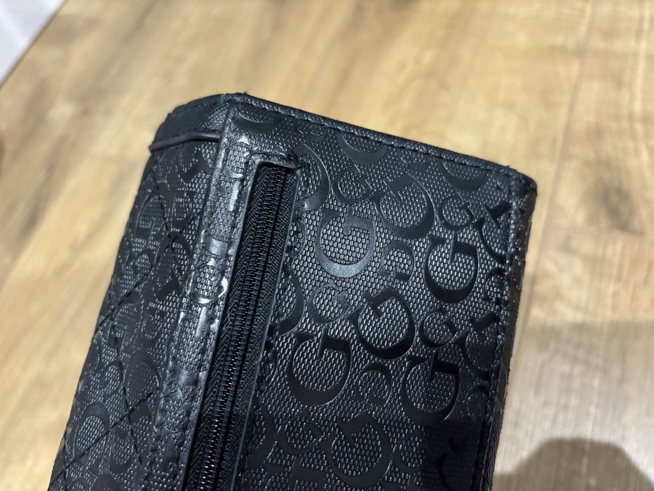 Portfel damski Guess czarny duzy tloczony