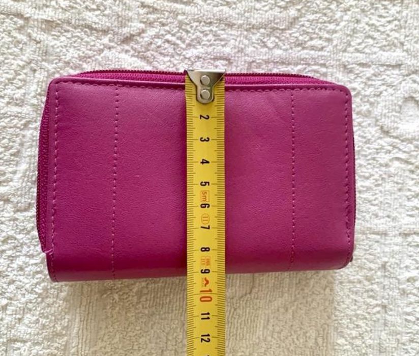 Рожевий шкіряний гаманець