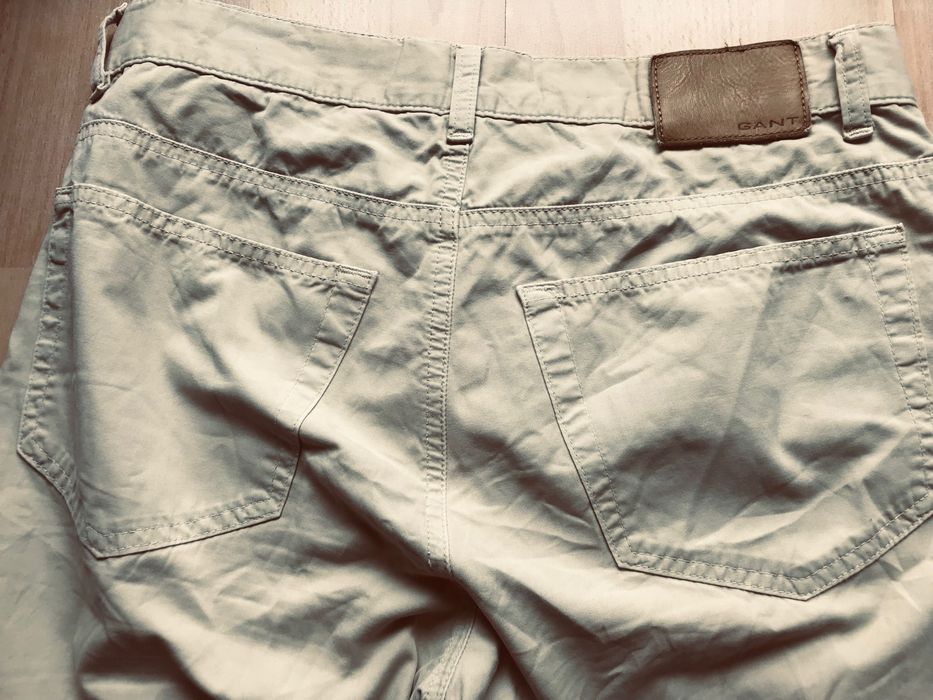 Spodnie marki Gant   31x34