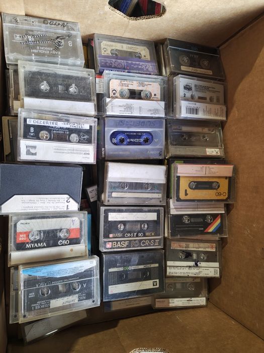 140 kaset magnetofonowych