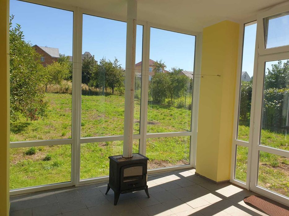 Продаж сучасного будинку 281 м² з панорамною терасою, каміном та видом на місто!