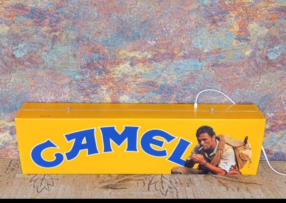 Reklama podświetlana Camel
