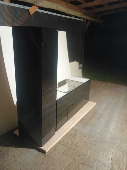 Zestaw mebli łazienkowych, słupek i szafka pod umywalkę, nowe