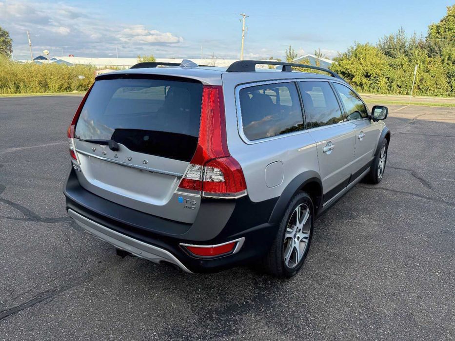 Volvo XC70      2016