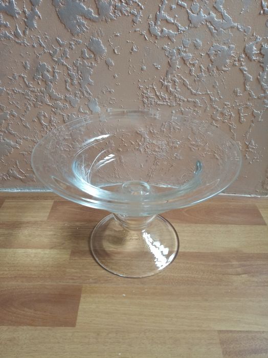 Скляна ваза з прозорого скла