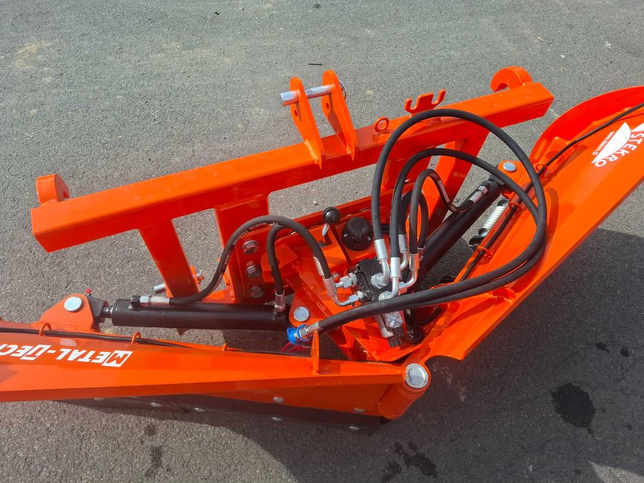 Pług śnieżny strzałkowy VARIO Mini 1,5 m Metal-Technik z amortyzacją