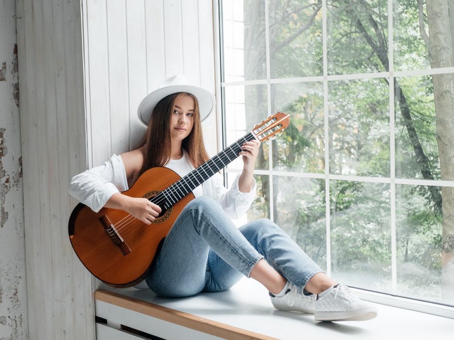 Онлайн-уроки гри на гітарі: швидко, зручно та доступно!