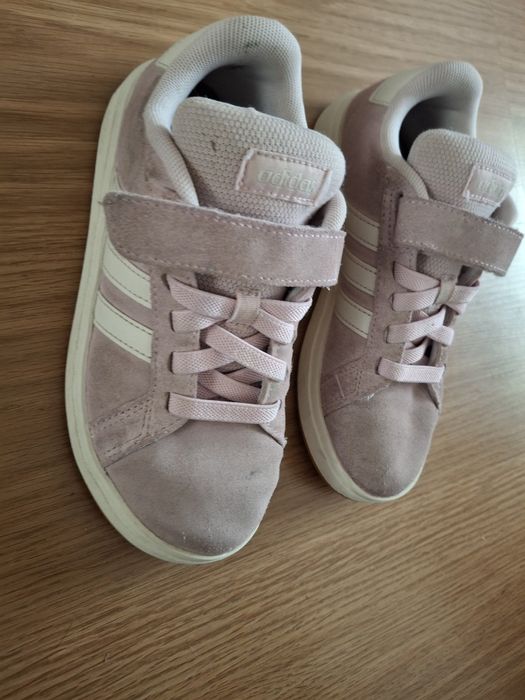 Tenis adidas t. 32 rosa