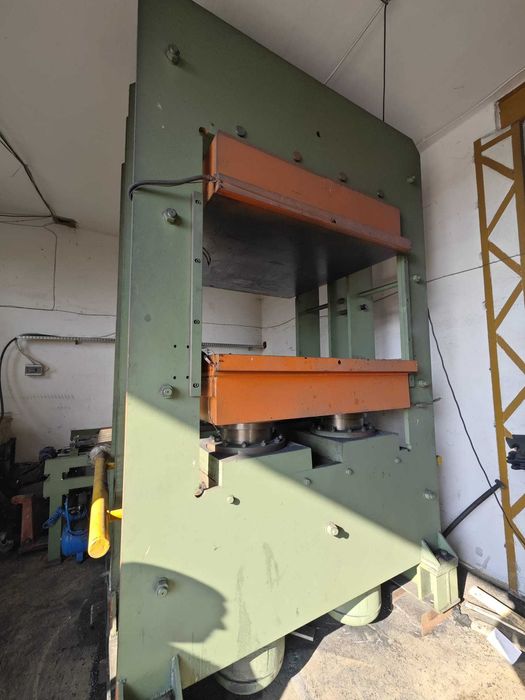 Nowa duża automatyczna prasa wulkanizacyjna 1500x1500 / 500ton nacisku