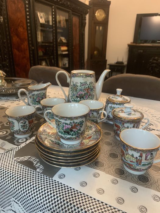 Filiżanki z talerzykami Zestaw