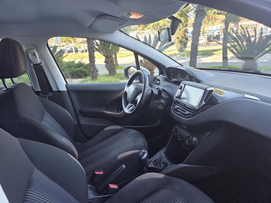 Peugeot 208 1.2Vti Excelente