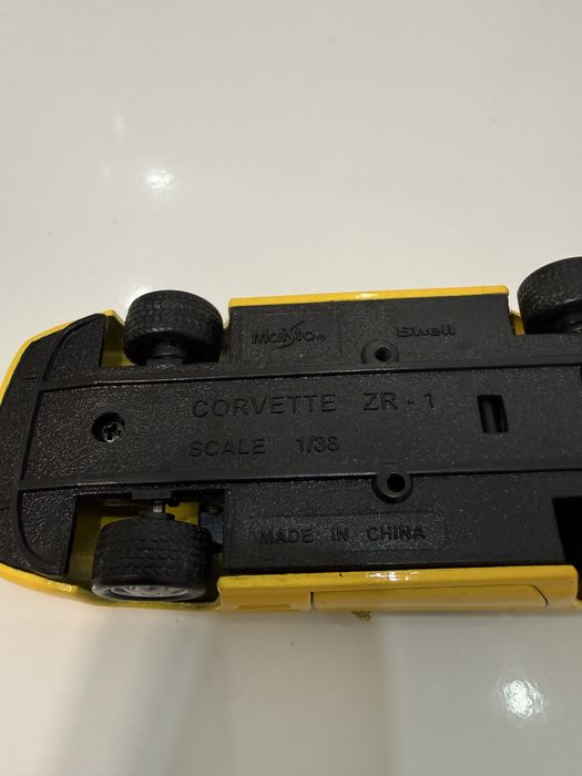 Conjunto Corvette Chevrolet 1/24 + 1/38