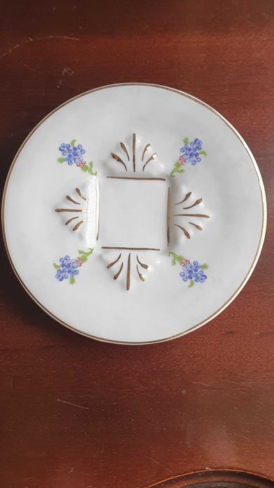 Chávenas e Pires de Porcelanas D´ARTVAL e Japonesa