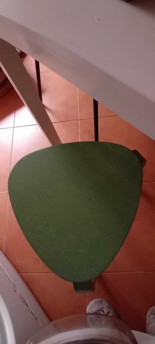 Banco verde em bom estado