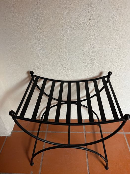 Banco em ferro com almofada