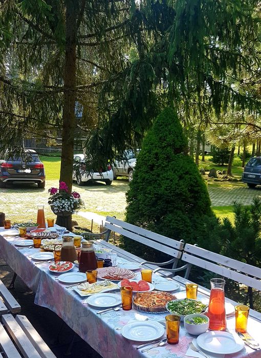 Grzana bania/jacuzzi, wiata z ogniskiem, grillem, wyżywienie.