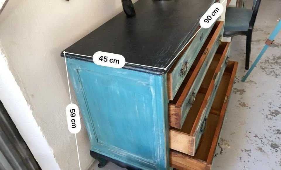 Cómoda Dona Maria pintada em decapé, bom estado