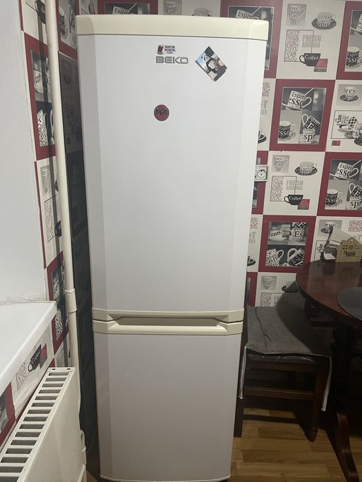 Продам працюючий холодильник Beko