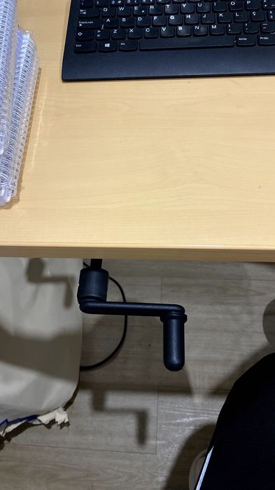 Secretária com altura regulável