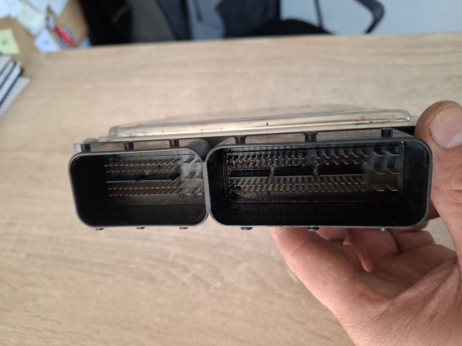 BMW E90 320i Komputer Sterownik Silnika 582