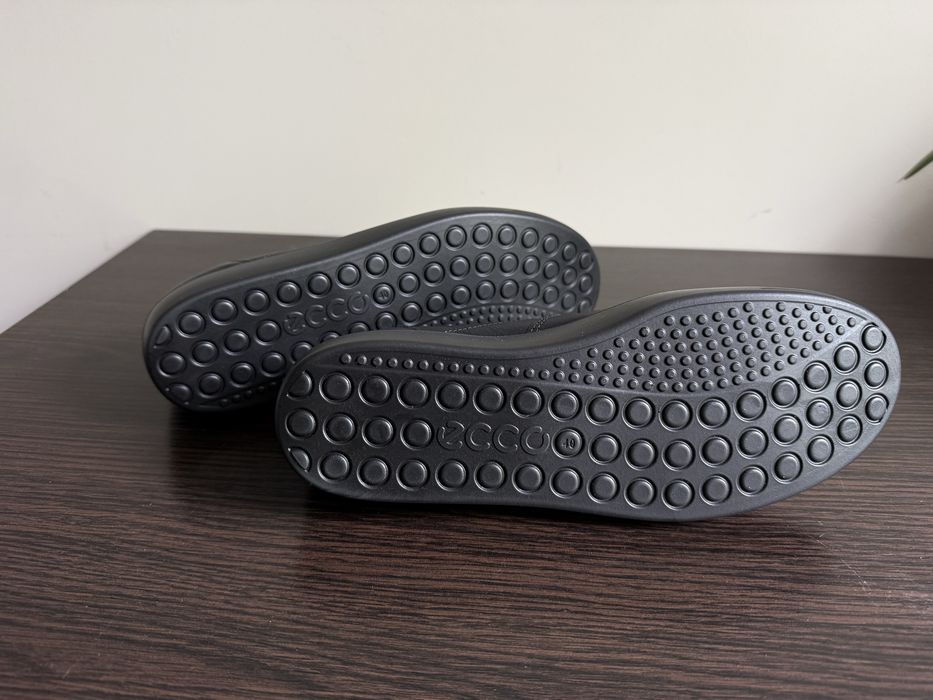 Кеди ECCO SOFT CLASSIC STRATUS BLACK 85762352440 Розмір 40 на 25.5 см Шкіра