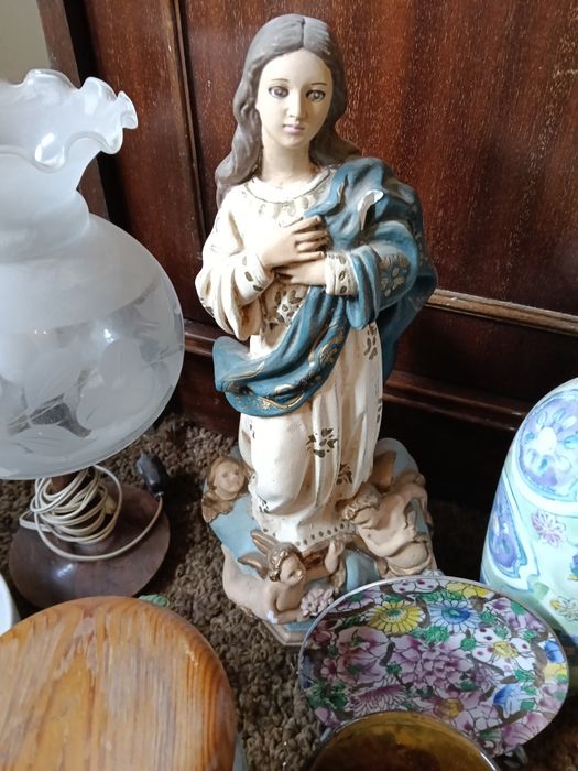 Various vintage items472848196510699521