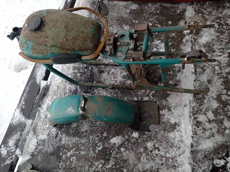 Мотоцикл Урал під реставраціїю