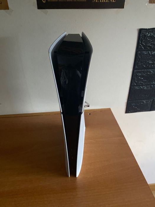 Ps5 digital edição 5, slim 1TB com 2 comandos.