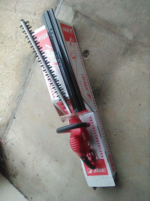 Tesoura Corta Sebes Efco TG 605E, elétrica, cabeça rotativa