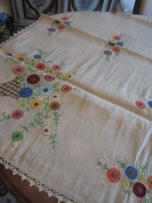 Bela  Toalha Linho do Tear Bordada Manualmente