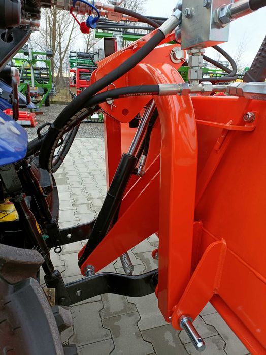 Piaskarka solarka posypywarka samozaładowcza opadowa i tarcza AGROSTAL