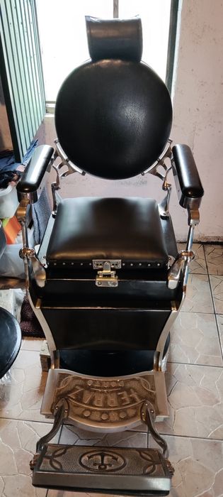 Cadeiras de barbeiro Ferraz Porto em bom estado