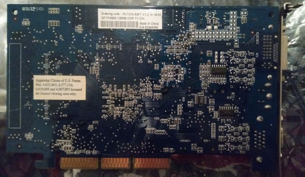 Placas gráficas GeForce FX5200 e FX560064740591252099121