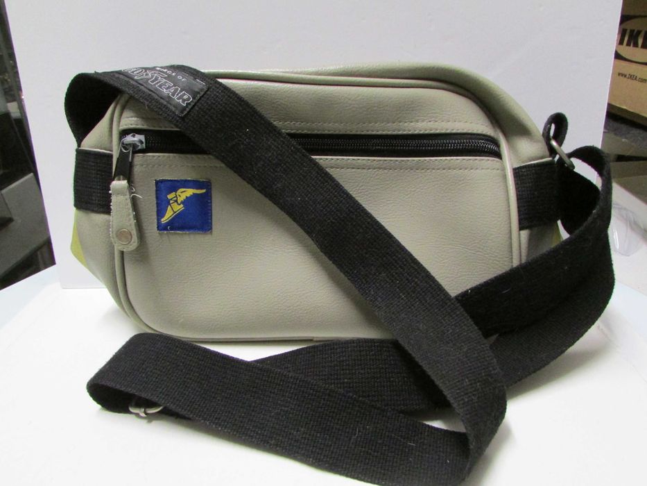 Bolsa tiracolo "Goodyear" com logos clássicos desporto motorizado