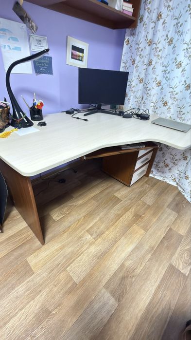 Продам стол компьютерный