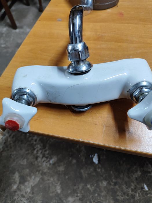 Змішувач води фарфоровий