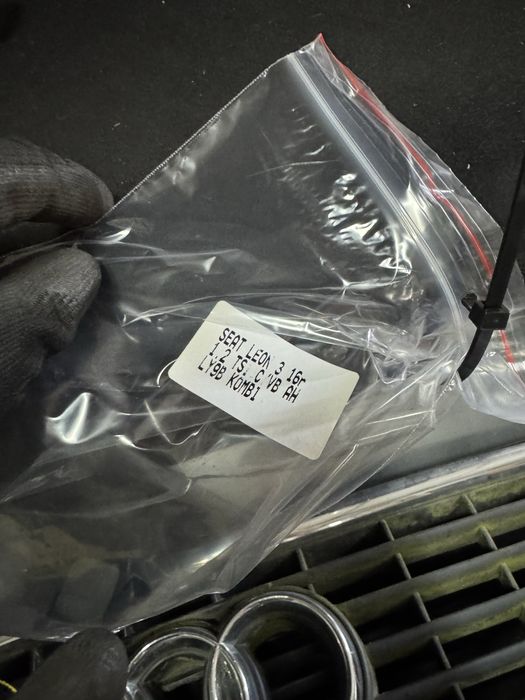 Wygłuszenie Maski Spinki Seat Leon 3